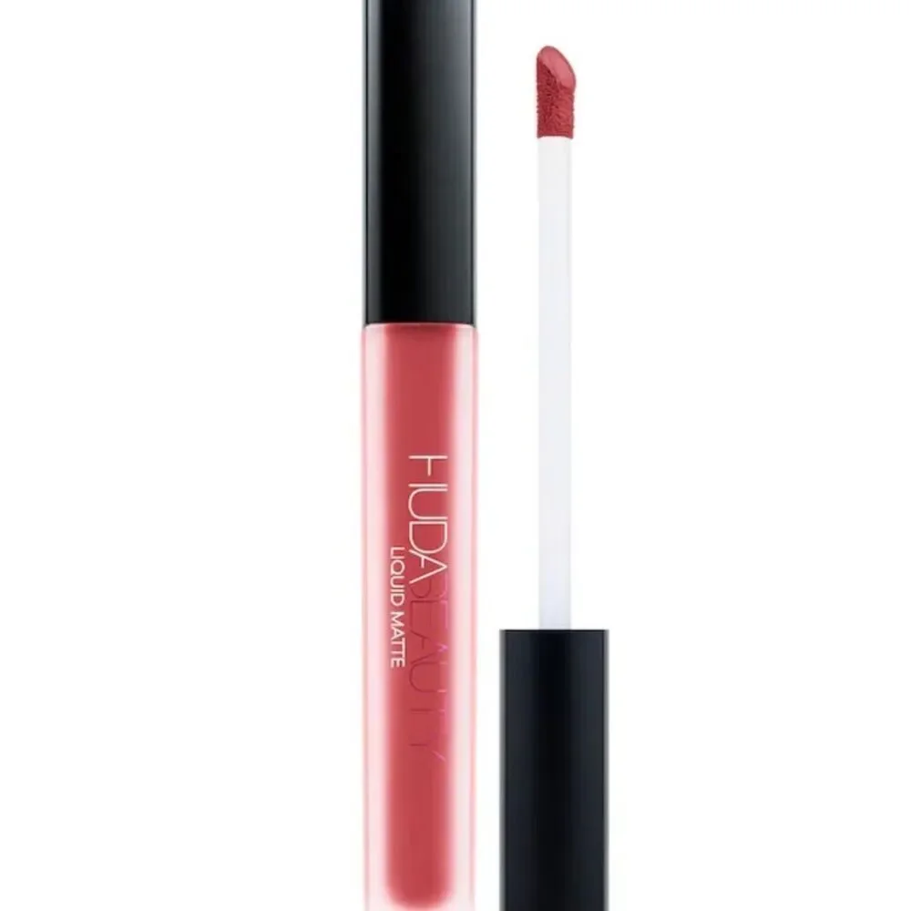 HUDA BEAUTY Liquid Matte Ultra-Comfort Transfer-proof Lipstick in Rusty Pink